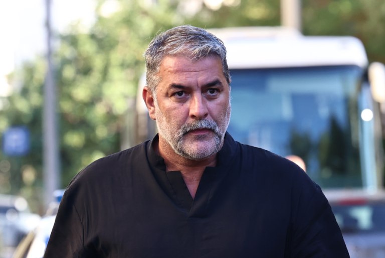 Βασίλης Μπισμπίκης: 1.200 ευρώ πρόστιμο και αφαίρεση διπλώματος για 1 μήνα – Βίντεο λίγα λεπτά μετά το τροχαίο