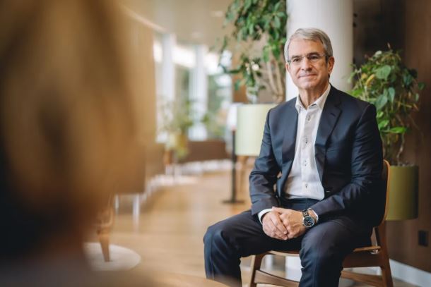 Nestlé: Νέες αποκαλύψεις για την απόλυση του CEO – Η ερωμένη του τον τσάκωσε σε ξενοδοχείο με άλλη υπάλληλο