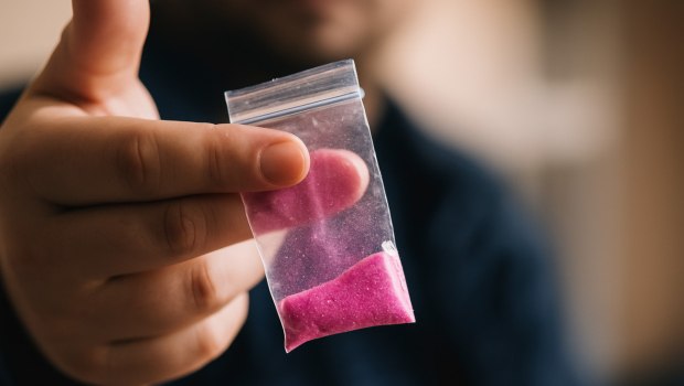 Ρόδος: Πώς συνελήφθη η εντυπωσιακή influencer – Τι είναι η ροζ κοκαΐνη που βρέθηκε στο αυτοκίνητό της