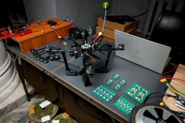 Εφιάλτης: Σμήνη drone καθοδηγούμενα από τεχνητή νοημοσύνη μπήκαν στον πόλεμο