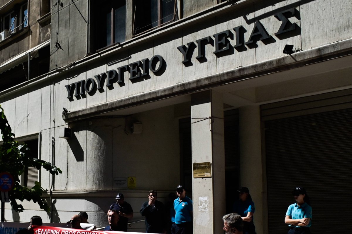 «Έξυπνο γάντι»: Κόστισε στο υπουργείο Υγείας 3 εκατομμύρια – Η Ομοσπονδία Κωφών αμφισβητεί τη χρησιμότητά του