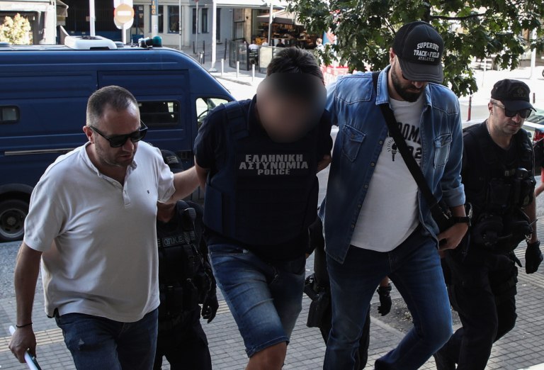 Θεσσαλονίκη: «Να τον απαλλάξουν, ο γιος μου είναι καλό παιδί», λέει ο πατέρας του αδελφοκτόνου