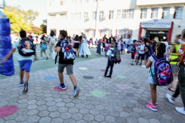 Ο βαρύς Σεπτέμβρης της (μη) δωρεάν παιδείας – Τα σχολικά είδη είναι η κορυφή του παγόβουνου των εξόδων