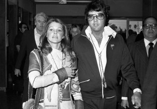 Η Πρισίλα Πρίσλεϊ κατηγορείται ότι «ώθησε» τον Έλβις προς το θάνατο σε νέα αγωγή – «Απαράδεκτοι ισχυρισμοί»