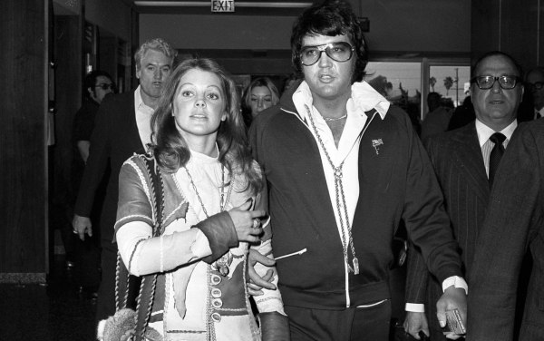 Η Πρισίλα Πρίσλεϊ κατηγορείται ότι «ώθησε» τον Έλβις προς το θάνατο σε νέα αγωγή – «Απαράδεκτοι ισχυρισμοί»