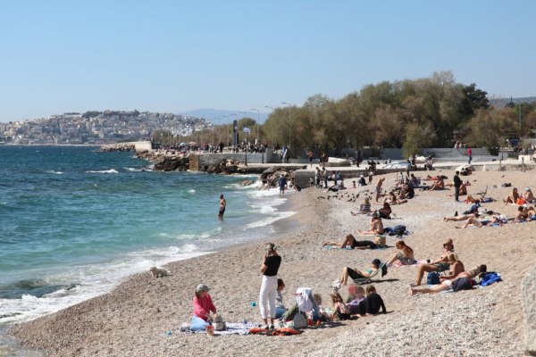 Καμένα Βούρλα: Απαγορεύτηκε λόγω μικροβίων E.coli και εντερόκοκκου η κολύμβηση στην παραλία του Κάμπινγκ του ΕΟΤ