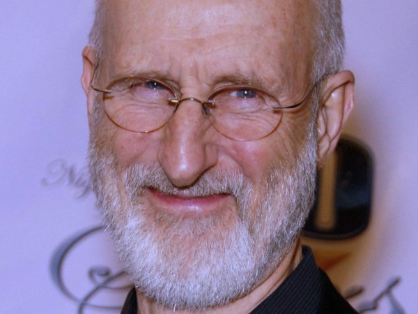 «Αντισταθείτε, αλλιώς θα σας καταβροχθίσουν» – Ο Τζέιμς Κρόμγουελ είναι ο μεγαλύτερος ταραχοποιός του Χόλιγουντ