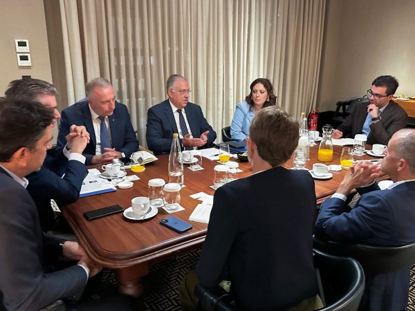 Συνάντηση με εκπροσώπους της OpenAI είχε ο Τάκης Θεοδωρικάκος – Αύριο υπογράφεται Μνημόνιο Συνεργασίας