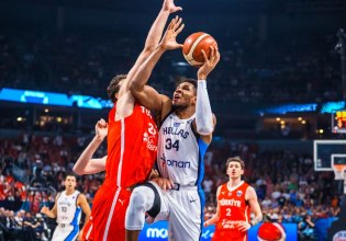 Τους πέρασε όλους και κάρφωσε με δύναμη ο Γιάννης Αντετοκούνμπο (vid)