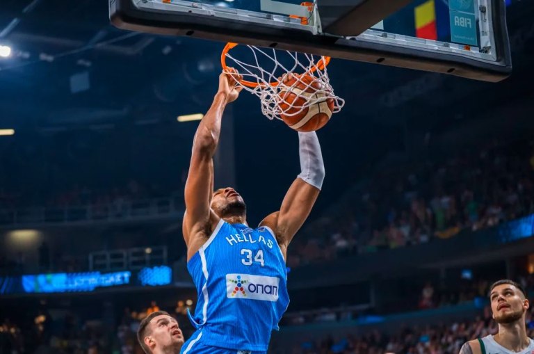 Απίθανο κάρφωμα από τον Αντετοκούνμπο: «Πώς να τον σταματήσεις;» (vid)