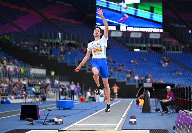 Φοβερός Τεντόγλου: «Πέταξε» από το πρώτο άλμα στα 8.17μ. και… έφυγε για τελικό! (vid)