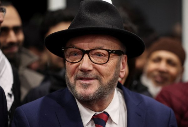 Ο Τζορτζ Γκάλοουεϊ κρατείται στο αεροδρόμιο του Λονδίνου με τον αντιτρομοκρατικό νόμο