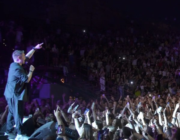 Mιχάλης Χατζηγιάννης: Ξεσήκωσε τον Λυκαβηττό, με μια μοναδική βραδιά κάτω από τα αστέρια