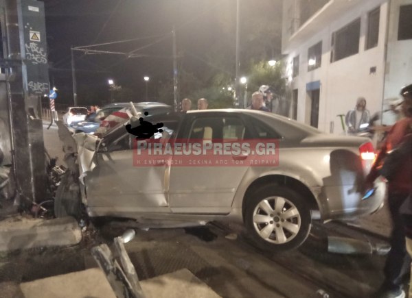 Πειραιάς: Εικόνες σοκ από το θανατηφόρο τροχαίο – Νεκρός ο 40χρονος οδηγός, διασωληνωμένη η συνοδηγός