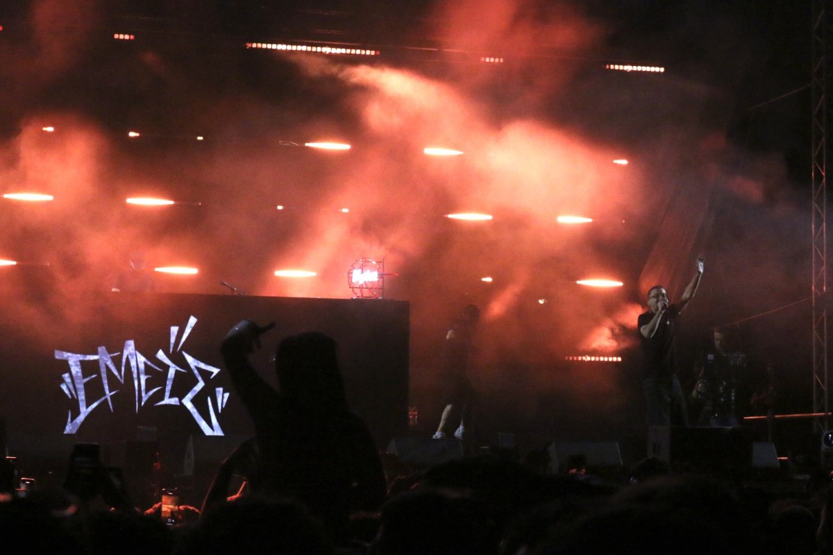 Off The Hook Festival: Η καρδιά της ραπ χτύπησε στο ΟΑΚΑ – Καπνοί, ρίμες και street vibes