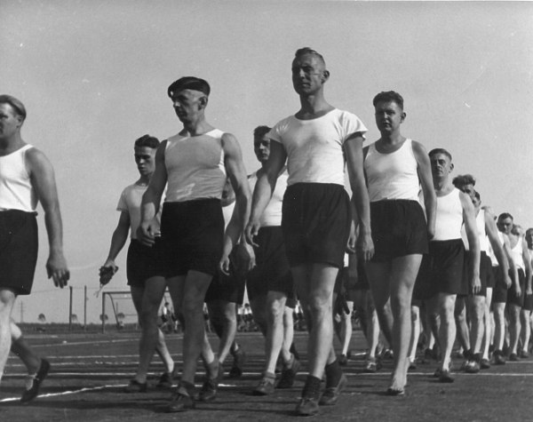 Η στάση Ναζί – Πώς η σύγχρονη γιόγκα συνδέεται με την ακροδεξιά