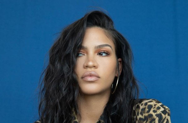 Η Cassie εξομολογείται ότι έχει φύγει από τη Νέα Υόρκη φοβούμενη για «άμεση εκδίκηση» από τον Diddy