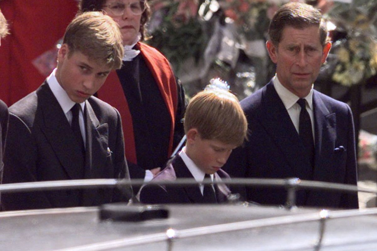 Μυστικά στη Σκωτία: Μετά τον Χάρι, ο πρίγκιπας Γουίλιαμ «απομονώνεται» με τον βασιλιά Κάρολο. Γιατί;