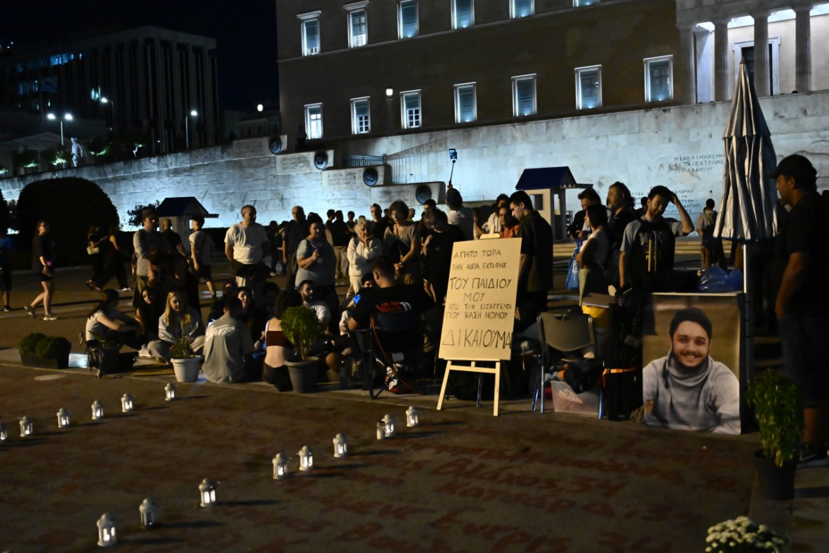 Τέμπη: «Δεν δίνουν άδεια εκταφής, πιστεύω ότι κρύβονται πολλά» – Ο πατέρας θύματος για την απεργία πείνας