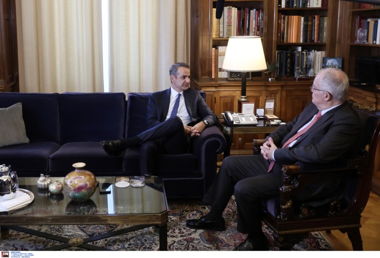 Μητσοτάκης αποθεώνει… Μητσοτάκη για τις εξαγγελίες στη ΔΕΘ – Τι είπε στη συνάντηση με Τασούλα