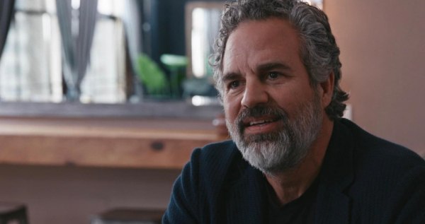 Ο Μαρκ Ράφαλο λέει ότι οι μετοχές της Disney θα «πέσουν» αν το ABC κόψει την εκπομπή του Τζίμι Κίμελ