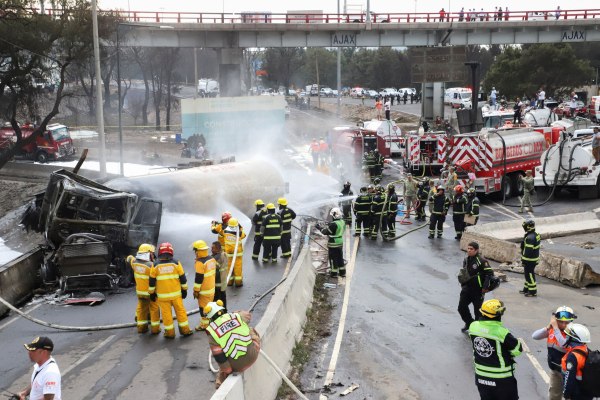 Μεξικό: Αυξάνεται ο τραγικός απολογισμός – Τουλάχιστον 21 νεκροί από την έκρηξη βυτιοφόρου