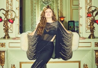 Η Μάιλι Σάιρους συνομιλεί με την Πάμελα Άντερσον για την καριέρα της – «Θα είσαι πάντα δημιουργική»