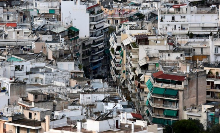 Κοινωνική αντιπαροχή: στη «μάχη» της φθηνής στέγης