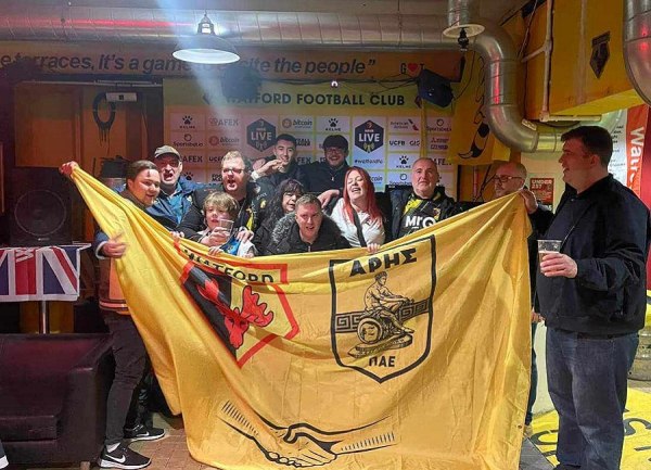 Κίνηση ανθρωπιάς από φιλάθλους της Γουότφορντ προς τον 16χρονο φίλο του Άρη που έπεσε θύμα οπαδικής επίθεσης