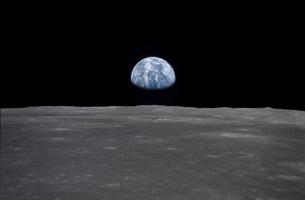 Πώς η Γη κάνει τη Σελήνη να σκουριάζει