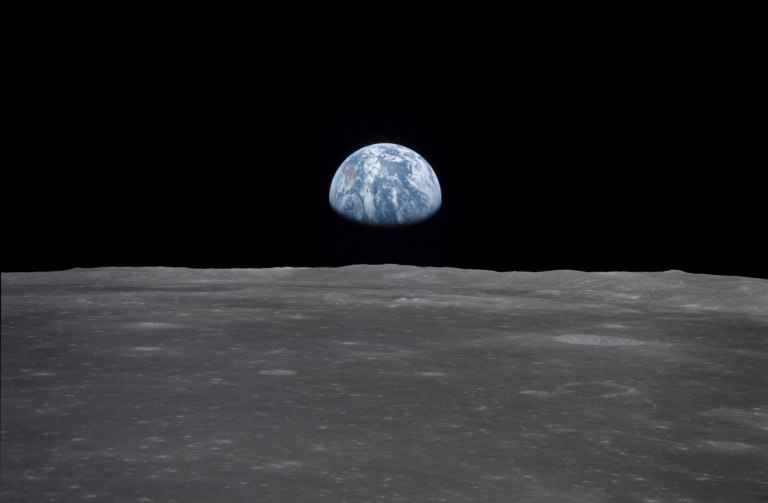 Πώς η Γη κάνει τη Σελήνη να σκουριάζει