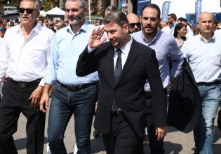 ΔΕΘ: Η περιοδεία Ανδρουλάκη – Τα περίπτερα όπου στάθηκε και οι φοιτητικές αναμνήσεις από το Δημοκρίτειο