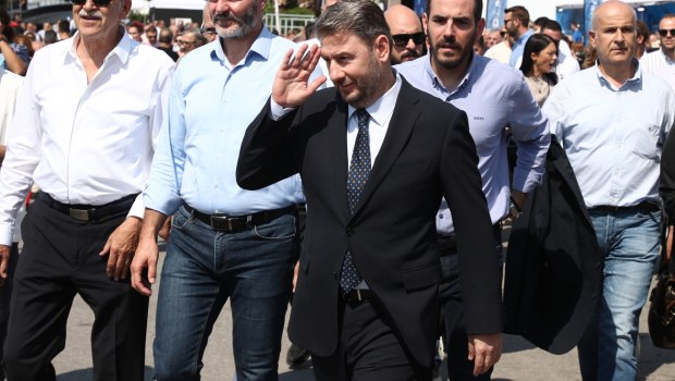 ΔΕΘ: Η περιοδεία Ανδρουλάκη – Τα περίπτερα όπου στάθηκε και οι φοιτητικές αναμνήσεις από το Δημοκρίτειο