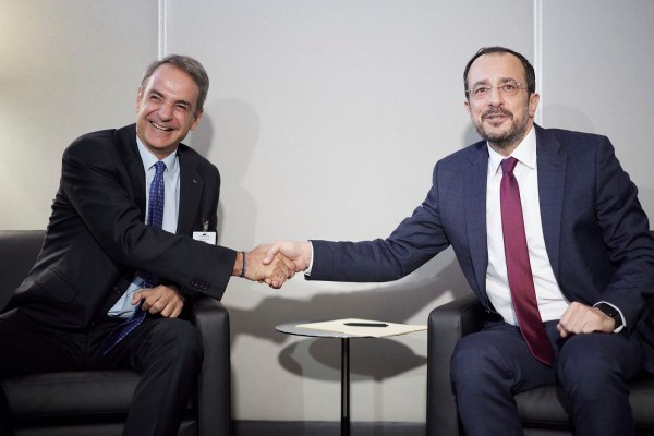 Μητσοτάκης – Χριστοδουλίδης: Προσηλωμένοι στην ηλεκτρική διασύνδεση Ελλάδας – Κύπρου