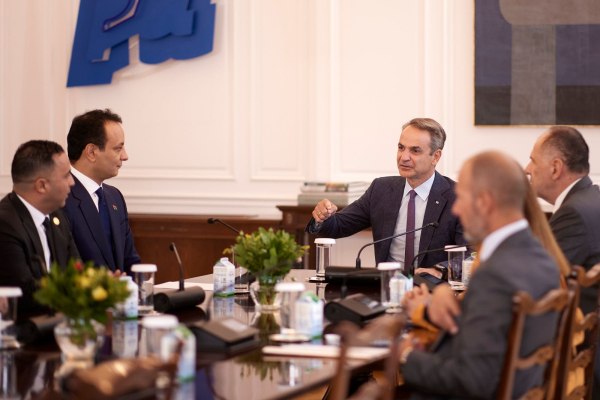 Συνάντηση Μητσοτάκη με τον γιο του Χαφτάρ