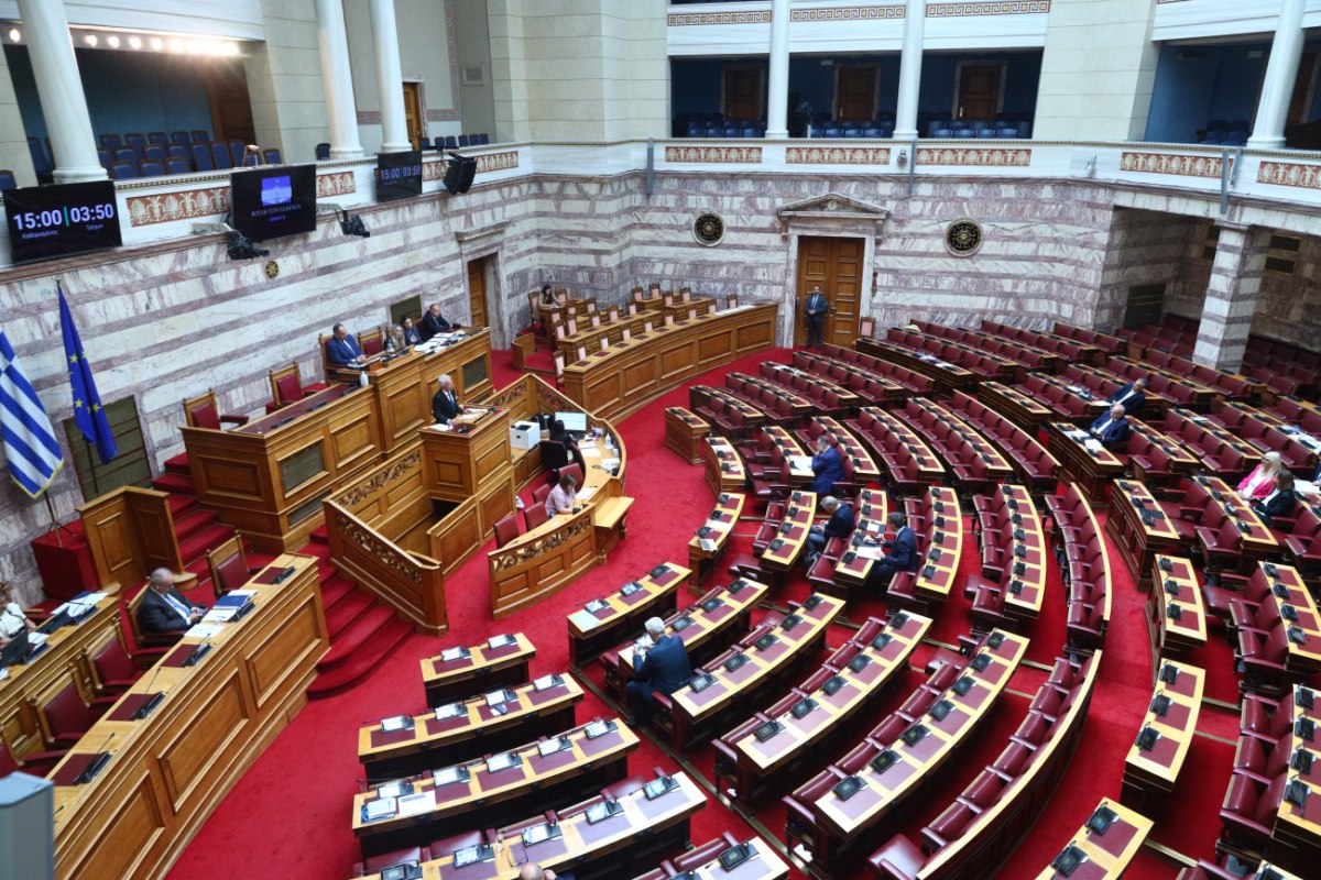 Πυρά κομμάτων στην κυβέρνηση για Τέμπη, ΟΠΕΚΕΠΕ και ελληνοτουρκικά