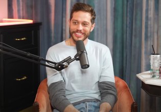 Ο Πιτ Ντέιβιντσον αποκαλύπτει τον μεγαλύτερο φόβο που είχε η μητέρα του, όσο βρισκόταν σε κέντρο αποτοξίνωσης