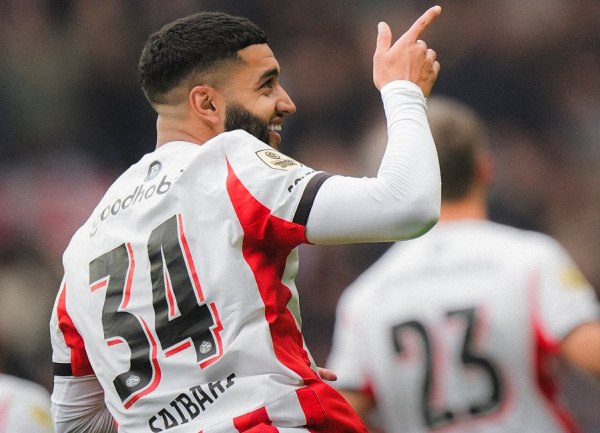 Αντίπαλοι Ολυμπιακού: Σούπερ παιχνίδι και ισοπαλία στο Αϊντχόφεν – Αγιαξ (2-2)