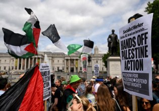 Πάνω από 425 συλλήψεις σε διαδήλωση κατά της απαγόρευσης της Palestine Action στο Λονδίνο