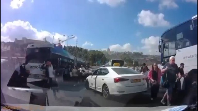 Ιερουσαλήμ: Η στιγμή της επίθεσης – Έξι νεκροί [βίντεο]