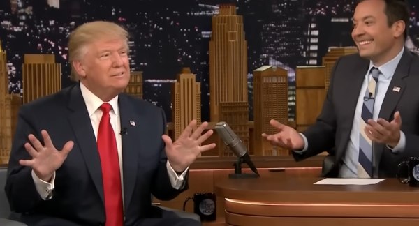 Η μάχη της late-night τηλεόρασης με τον Τραμπ: Όταν η σάτιρα γίνεται τελευταία γραμμή αντίστασης