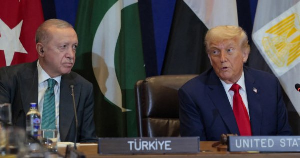 Η φωτογραφία Ερντογάν δίπλα στον Τραμπ και το c’ est la vie του Μητσοτάκη