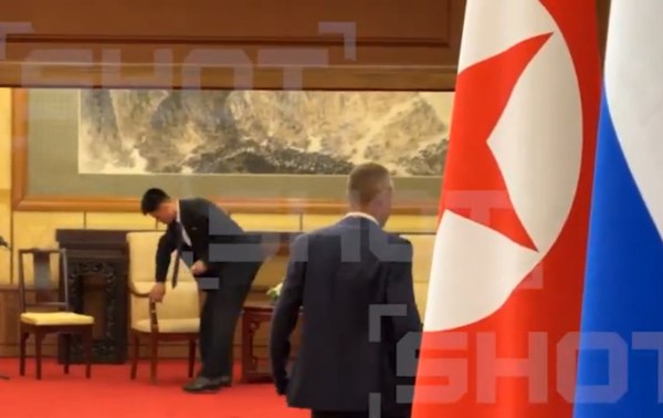 Το επιτελείο του Κιμ Γιονγκ Ουν καθάρισε εμμονικά κάθε ψήγμα DNA του μετά τη συνάντηση με τον Πούτιν στο Πεκίνο