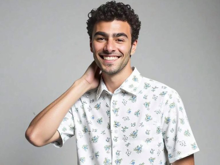 Η Shein εμφανίζει στο site της μοντέλο που μοιάζει με τον Λουίτζι Μαντζιόνε – Λίγο μετά, η εικόνα εξαφανίζεται