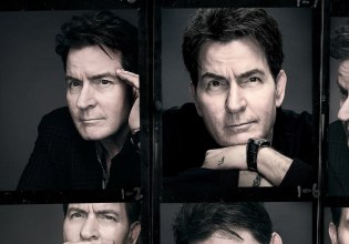 «Είναι απελευθερωτικό!»: Ο Τσάρλι Σιν για το σεξ με άνδρες – Το AIDS, o εκβιασμός, η κάθαρση