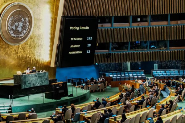 ΟΗΕ: Ενέκρινε με συντριπτική πλειοψηφία τη δήλωση για τη λύση των δύο κρατών