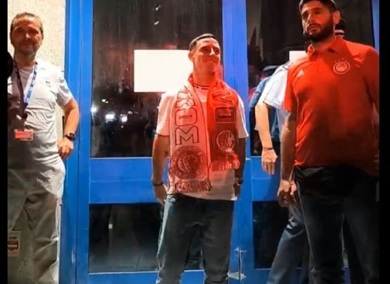 Βγήκε ο Ποντένσε, «κάηκε» το αεροδρόμιο (vid)