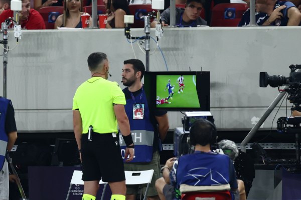 Ολο το ρεπορτάζ για το VAR στο Καραϊσκάκη: Το πρωτόκολλο δεν έχει χρονικό όριο σε περίπτωση βλάβης