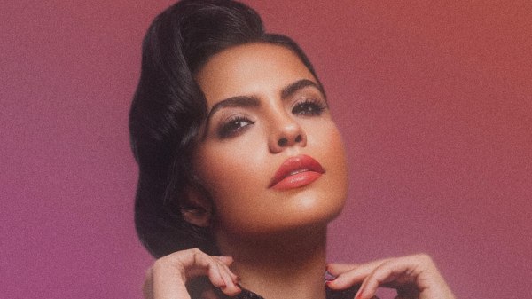 Vassy: Η ελληνικής καταγωγής τραγουδίστρια που θα εκπροσωπήσει τις ΗΠΑ στη ρωσική Eurovision