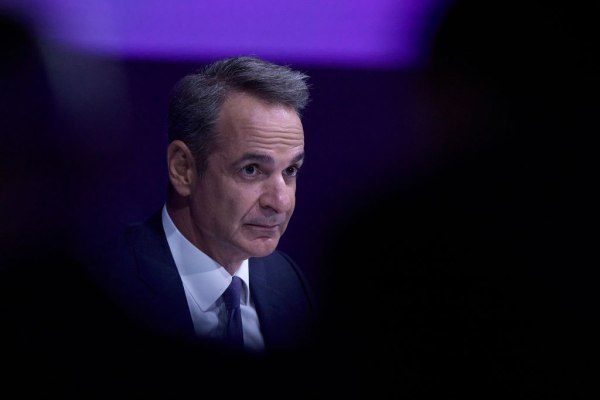 Νερώνει το αφήγημα της αυτοδυναμίας ο Κυριάκος Μητσοτάκης